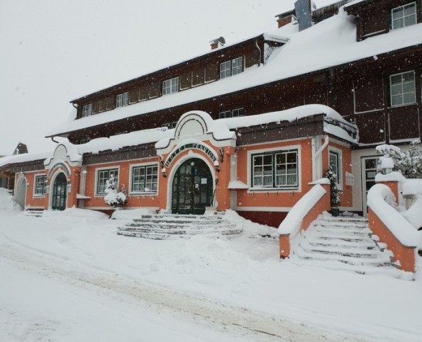 Established Hotel just 200m from Ski Lifts