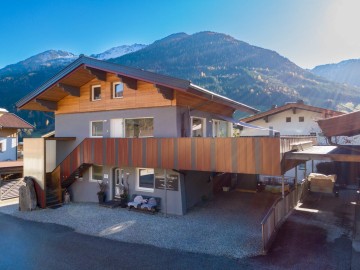Big House with 2 Flats for Sale, Neukirchen