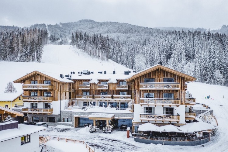 Luxury Suite & Apartment Directly at Ski Run in Leogang
