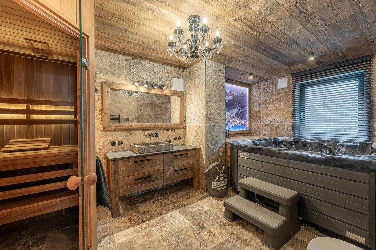 Luxury Apartment for Sale in the Sellaronda area