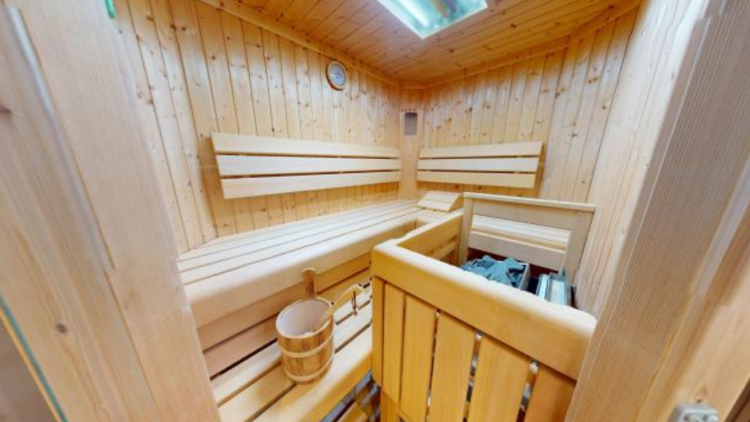 Semi-Detached House close to the Slopes for Sale in Russbach