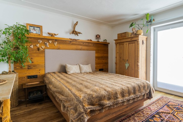 Big House with 2 Flats for Sale, Neukirchen