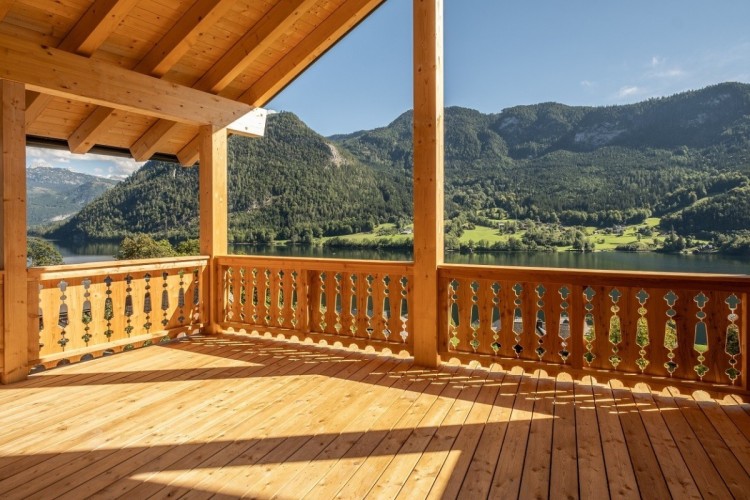 Dreamy Lakeside Apartments near Grundlsee