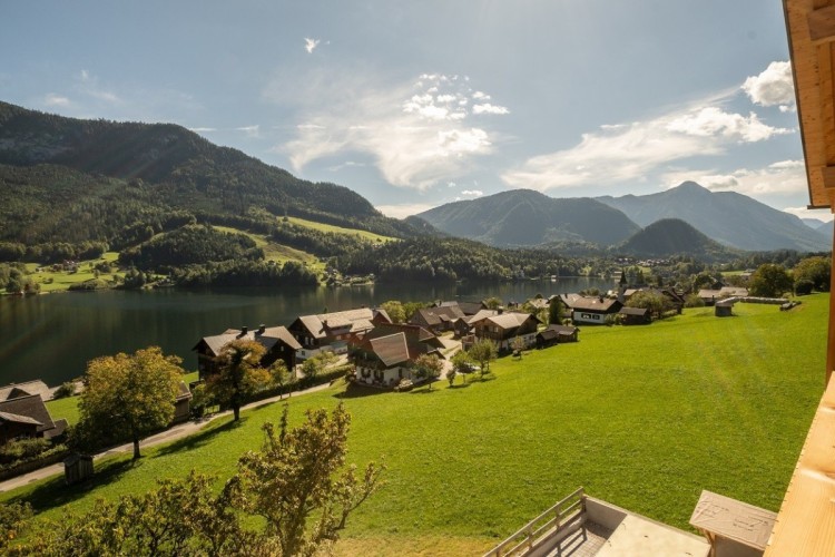 Dreamy Lakeside Apartments near Grundlsee