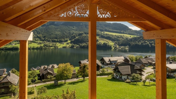 Dreamy Lakeside Apartments near Grundlsee