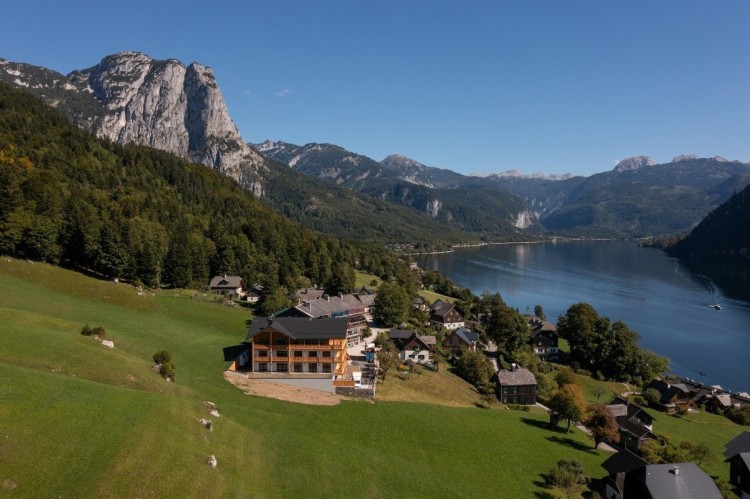 Dreamy Lakeside Apartments near Grundlsee