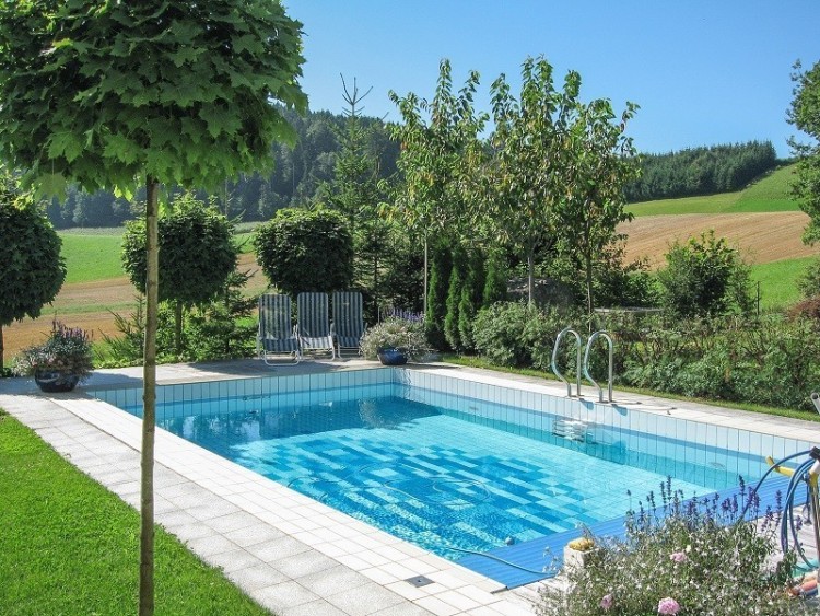 Imposing Villa with Pool 30 min from Salzburg